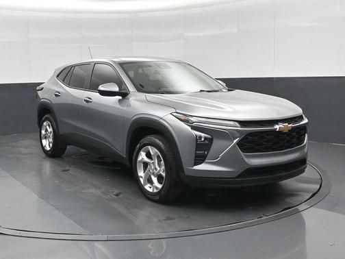 Sterling Gray Metallic 2025 Chevrolet Trax LS