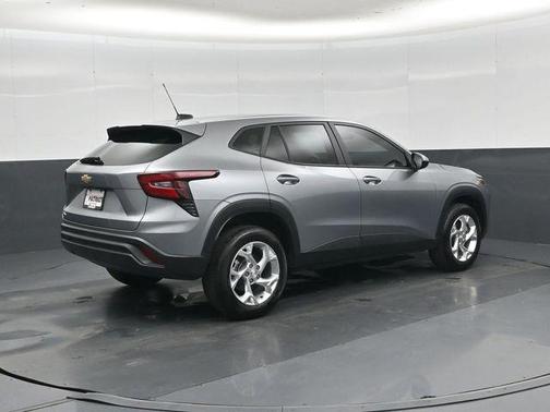 Sterling Gray Metallic 2025 Chevrolet Trax LS