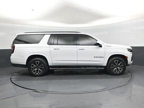 Summit White 2022 Chevrolet Suburban 4WD Z71