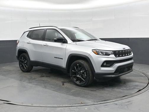 Silver Zynith Metallic Clearcoat 2026 Jeep Compass Latitude