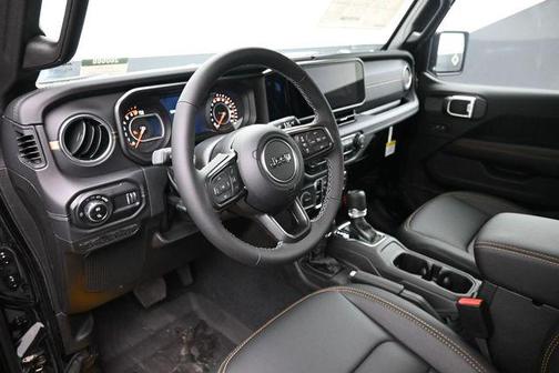 Black Clearcoat 2026 Jeep Gladiator Sahara 4x4