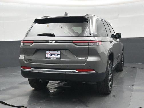 Sting-Gray Clearcoat 2027 Jeep Grand Cherokee Laredo