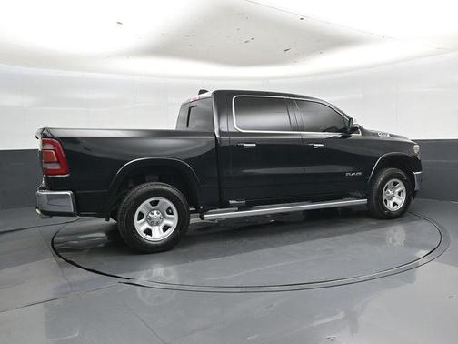 Diamond Black Crystal Pearlcoat 2020 RAM 1500 Laramie
