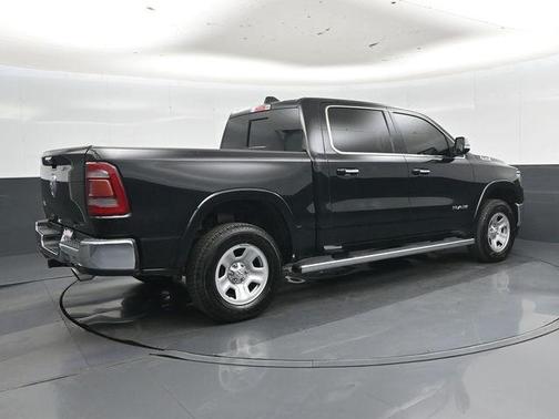 Diamond Black Crystal Pearlcoat 2020 RAM 1500 Laramie