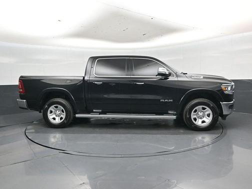 Diamond Black Crystal Pearlcoat 2020 RAM 1500 Laramie