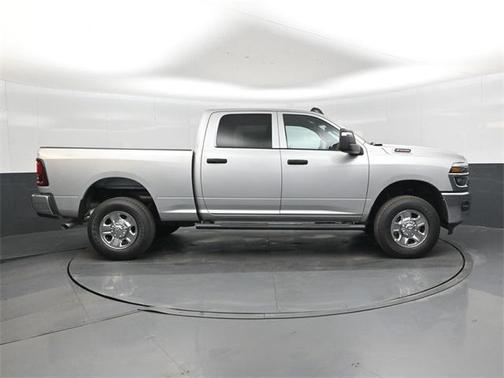 2026 RAM 2500 Tradesman Crew Cab 4x4 6'4' Box