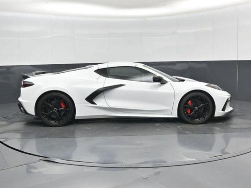Arctic White 2022 Chevrolet Corvette Stingray w/3LT