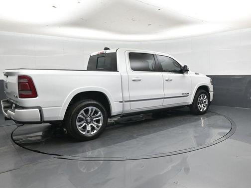 Ivory White Tri-Coat Pearlcoat 2023 RAM 1500 Limited