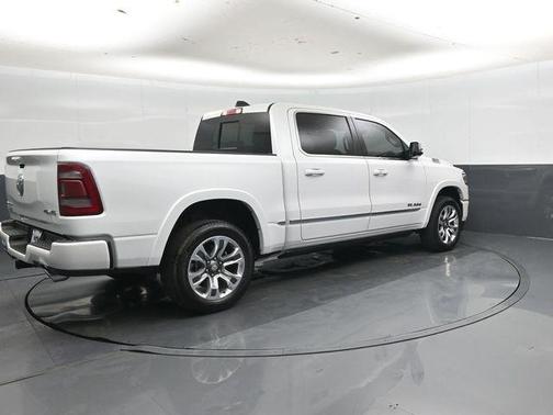 Ivory White Tri-Coat Pearlcoat 2023 RAM 1500 Limited