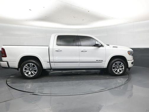 Ivory White Tri-Coat Pearlcoat 2023 RAM 1500 Limited