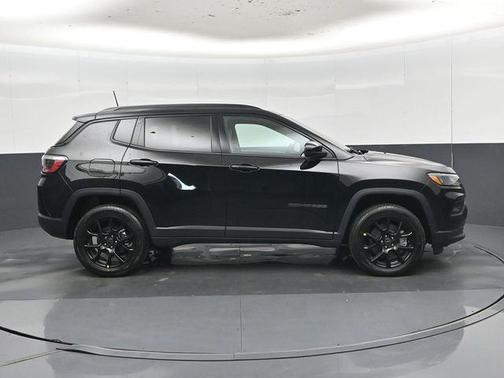 Diamond Black Crystal Pearlcoat 2026 Jeep Compass Sport