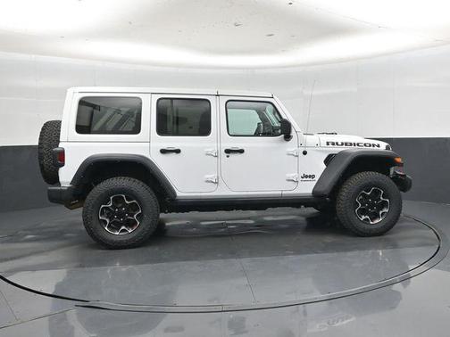 Bright White Clearcoat 2023 Jeep Wrangler Rubicon