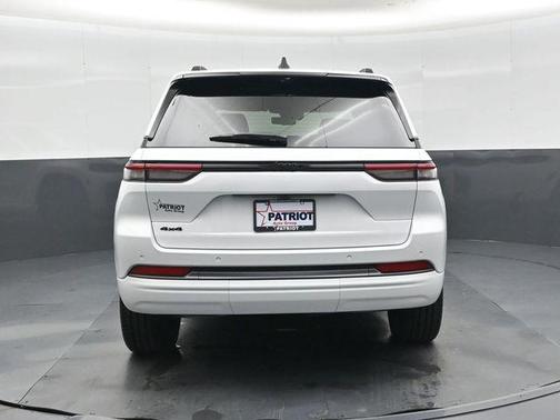 Bright White Clearcoat 2026 Jeep Grand Cherokee Limited