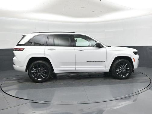Bright White Clearcoat 2026 Jeep Grand Cherokee Limited