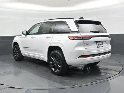 Bright White Clearcoat 2026 Jeep Grand Cherokee Limited