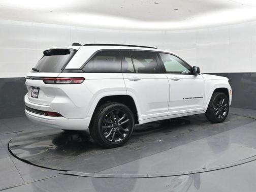 Bright White Clearcoat 2026 Jeep Grand Cherokee Limited