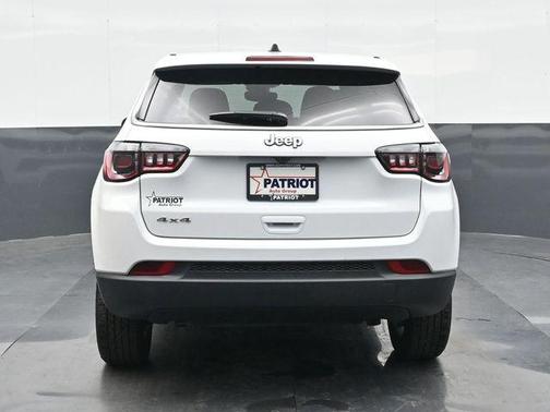 Bright White Clearcoat 2025 Jeep Compass Sport