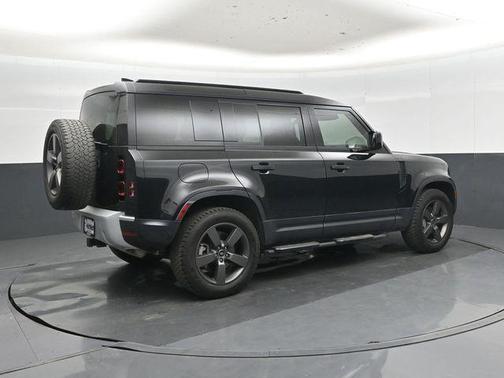 Santorini Black Metallic 2025 Land Rover Defender 110 P300