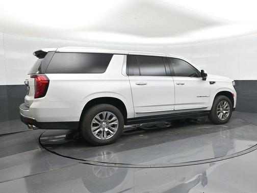 White Frost Tricoat 2022 GMC Yukon XL Denali