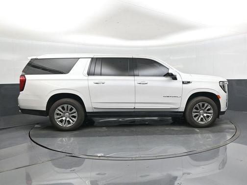 White Frost Tricoat 2022 GMC Yukon XL Denali