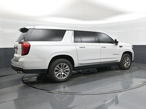 White Frost Tricoat 2022 GMC Yukon XL Denali