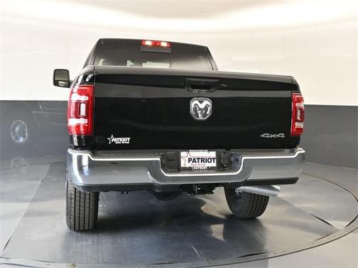 2024 RAM 2500 Tradesman Crew Cab 4x4 6'4' Box