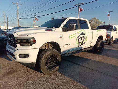Bright White Clearcoat 2024 RAM 2500 Big Horn Crew Cab 4x4 6'4' Box