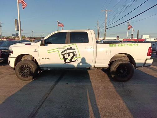 Bright White Clearcoat 2024 RAM 2500 Big Horn Crew Cab 4x4 6'4' Box