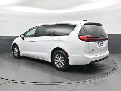 Bright White Clearcoat 2026 Chrysler Pacifica L