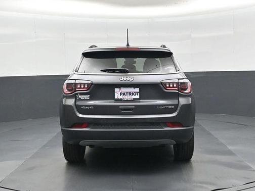 Baltic Gray Metallic Clearcoat 2024 Jeep Compass Limited