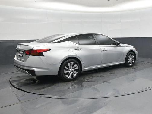 Brilliant Silver Metallic 2024 Nissan Altima S FWD