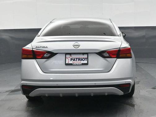 Brilliant Silver Metallic 2024 Nissan Altima S FWD