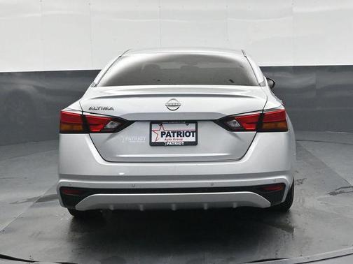 Brilliant Silver Metallic 2024 Nissan Altima S FWD