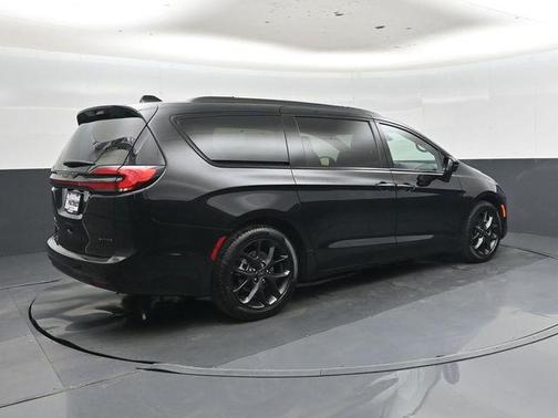 Pxj 2027 Chrysler Pacifica Limited