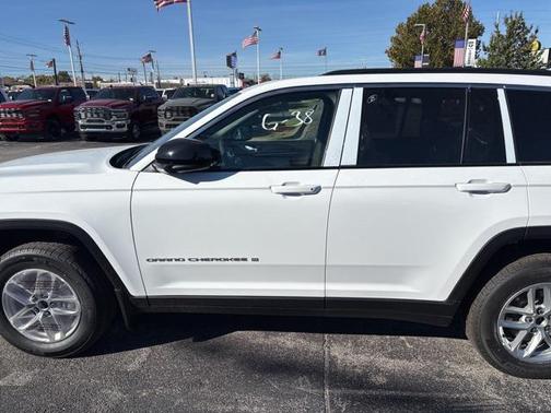2025 Jeep Grand Cherokee Laredo