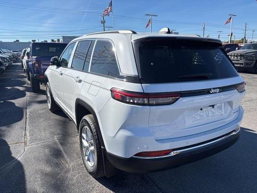 2025 Jeep Grand Cherokee Laredo