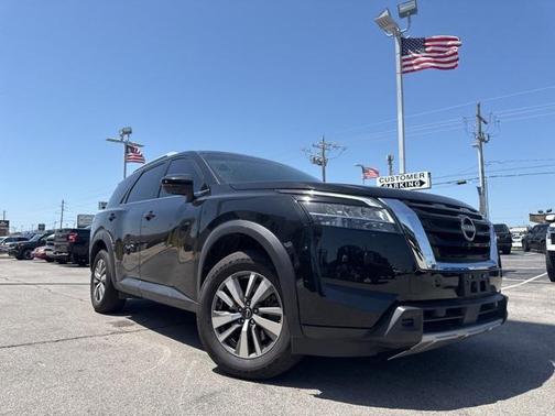 2023 Nissan Pathfinder SL 4WD