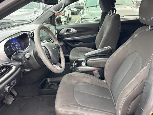 2022 Chrysler Pacifica Touring