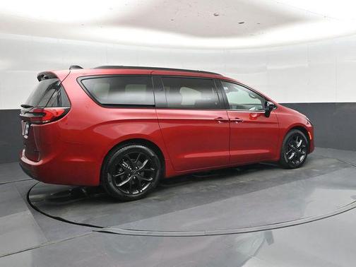 Pr6 2027 Chrysler Pacifica Limited