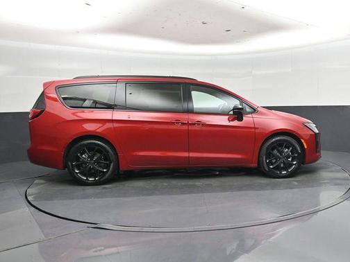 Pr6 2027 Chrysler Pacifica Limited