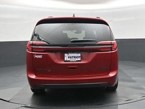 Pr6 2027 Chrysler Pacifica Limited