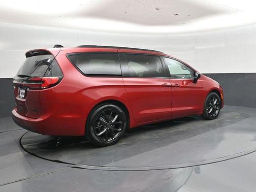Pr6 2027 Chrysler Pacifica Limited