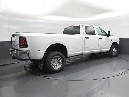 Bright White Clearcoat 2026 RAM 3500 Tradesman Crew Cab 4x4 8' Box