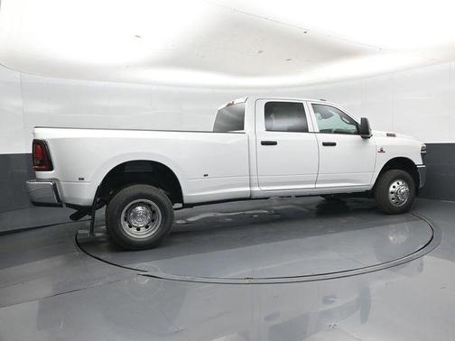 Bright White Clearcoat 2026 RAM 3500 Tradesman Crew Cab 4x4 8' Box