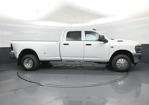 Bright White Clearcoat 2026 RAM 3500 Tradesman Crew Cab 4x4 8' Box