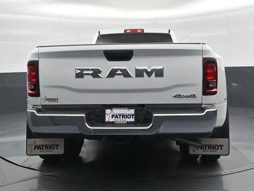 Bright White Clearcoat 2026 RAM 3500 Tradesman Crew Cab 4x4 8' Box