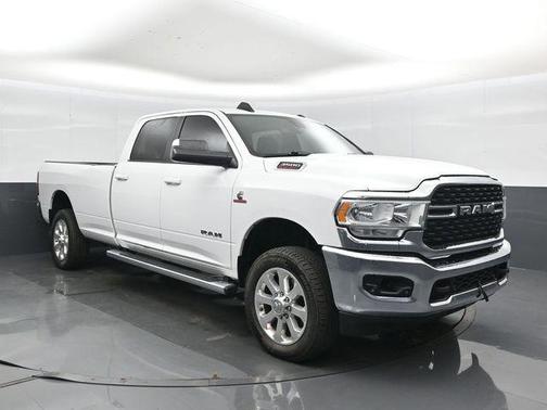 Bright White Clearcoat 2022 RAM 3500 Big Horn Crew Cab 4x4 8' Box