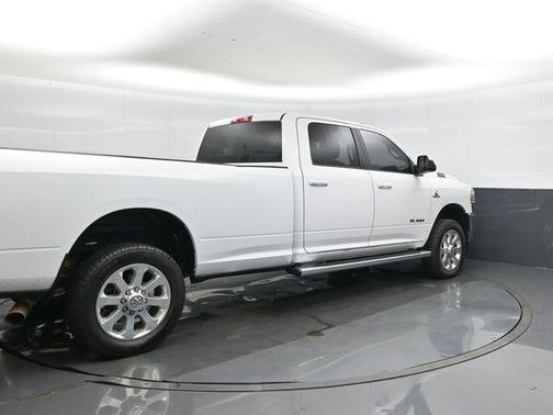 Bright White Clearcoat 2022 RAM 3500 Big Horn Crew Cab 4x4 8' Box