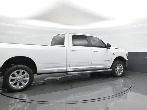 Bright White Clearcoat 2022 RAM 3500 Big Horn Crew Cab 4x4 8' Box