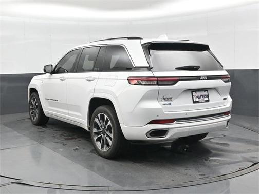2022 Jeep Grand Cherokee 4xe Overland
